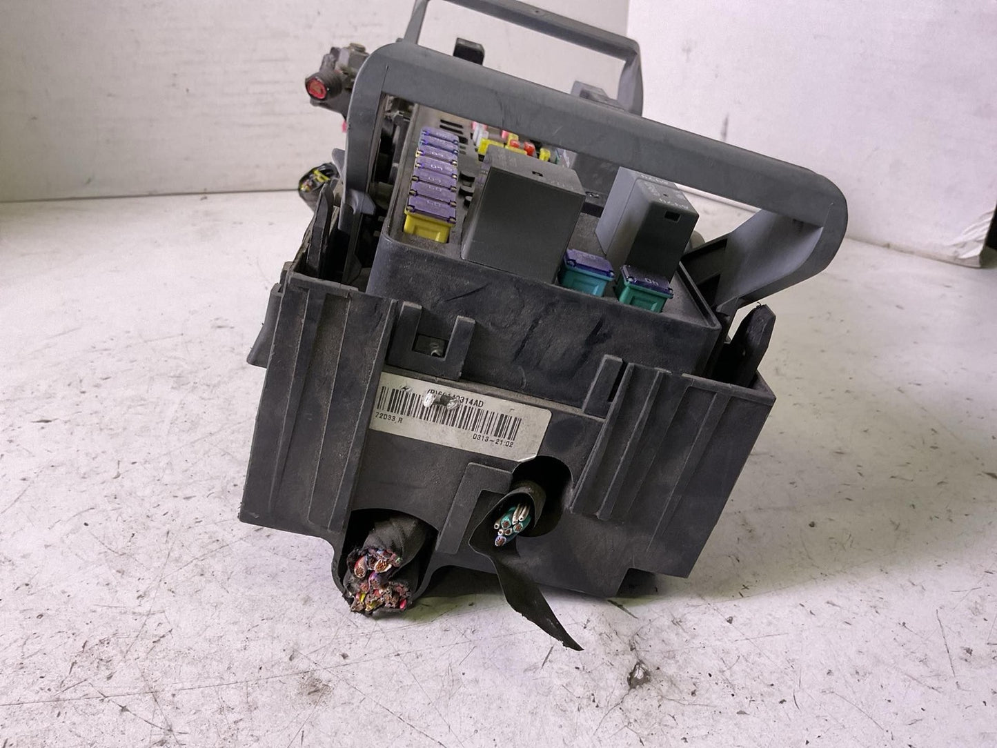 Engine Fuse Box DODGE JOURNEY 135