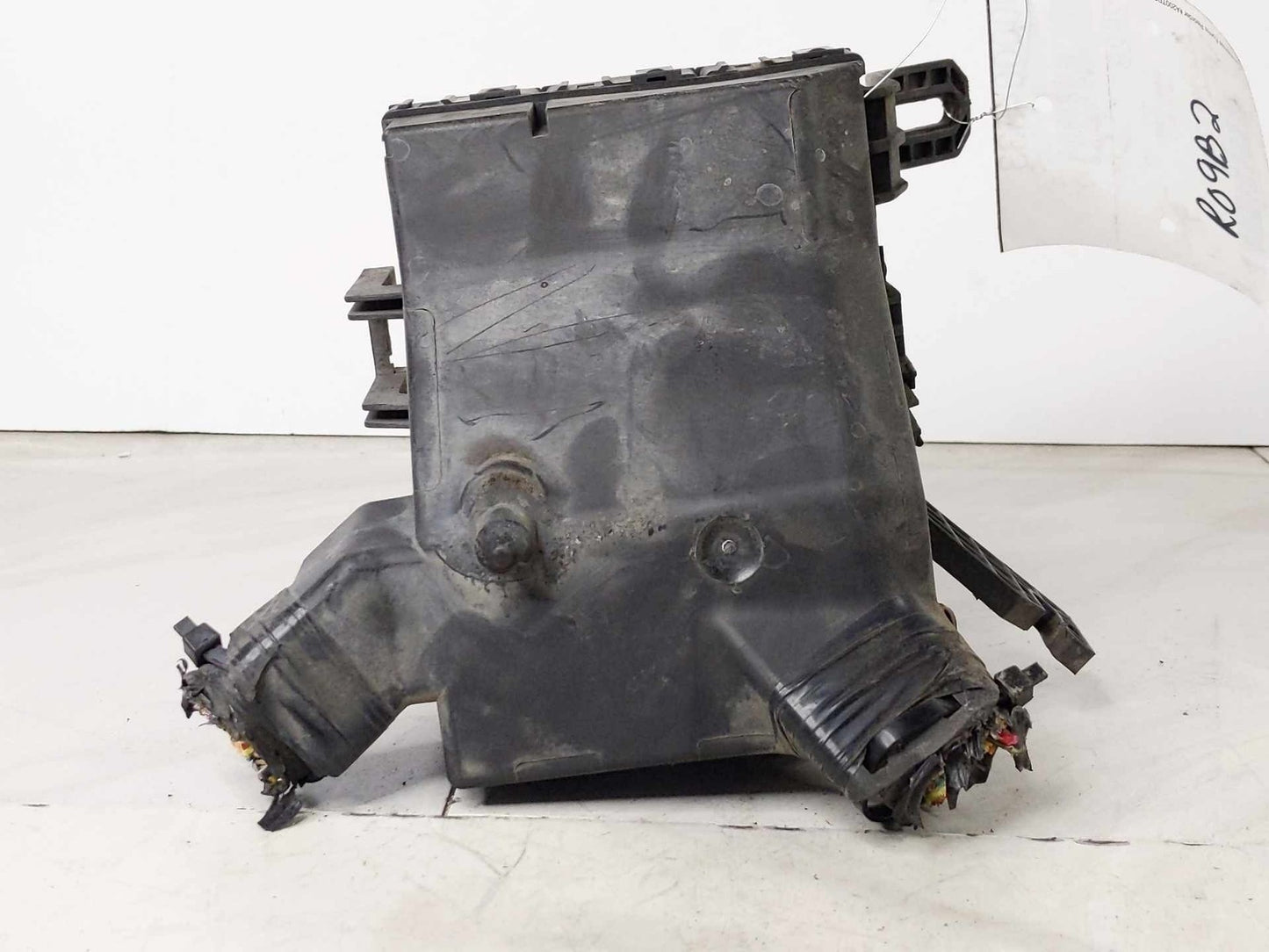 Engine Fuse Box FORD FIESTA 11 12 132