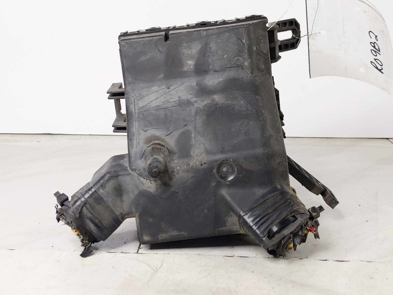 Engine Fuse Box FORD FIESTA 11 12 132