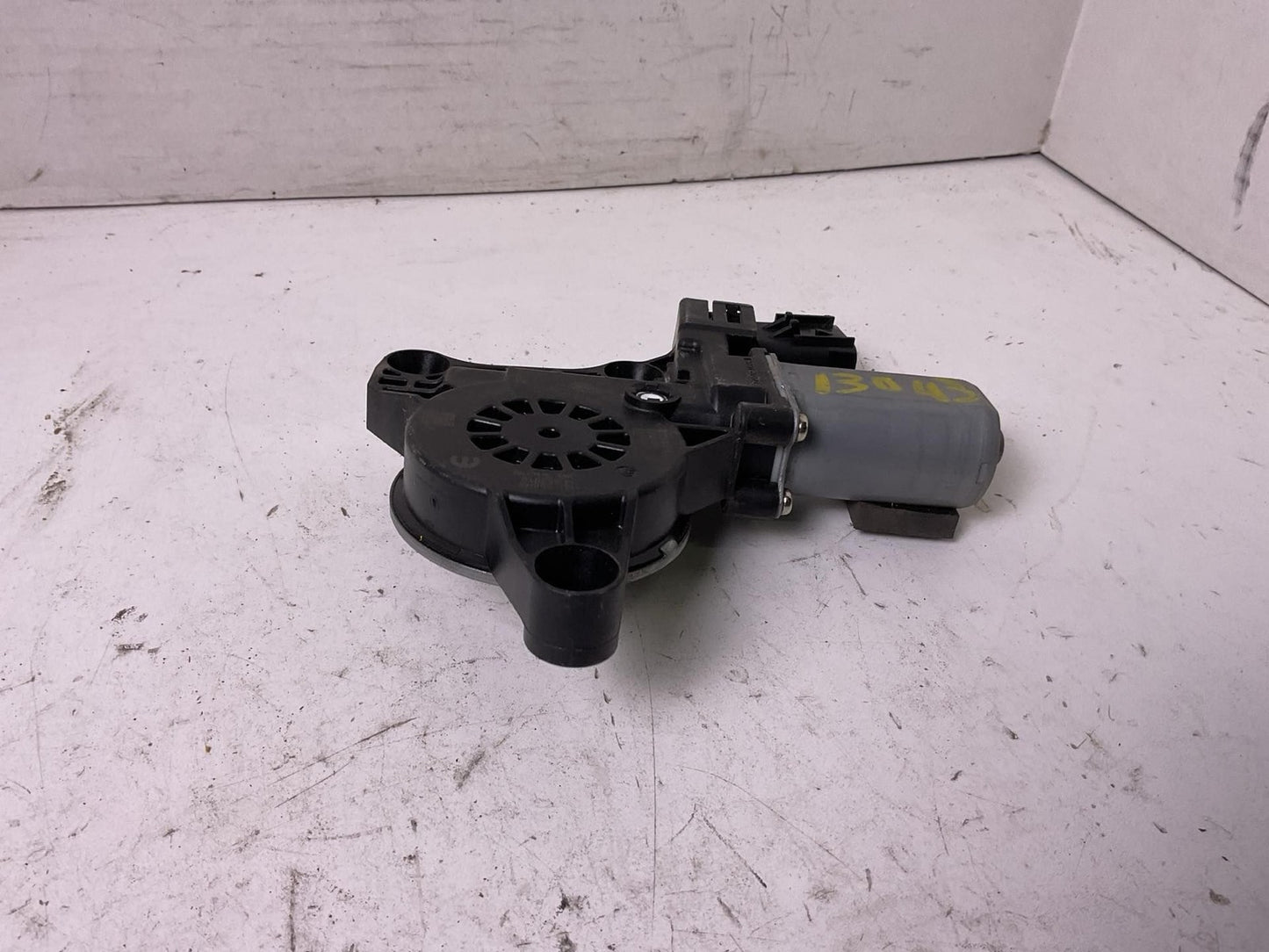 Front Door Regulator DODGE PICKUP 2500 Left 233