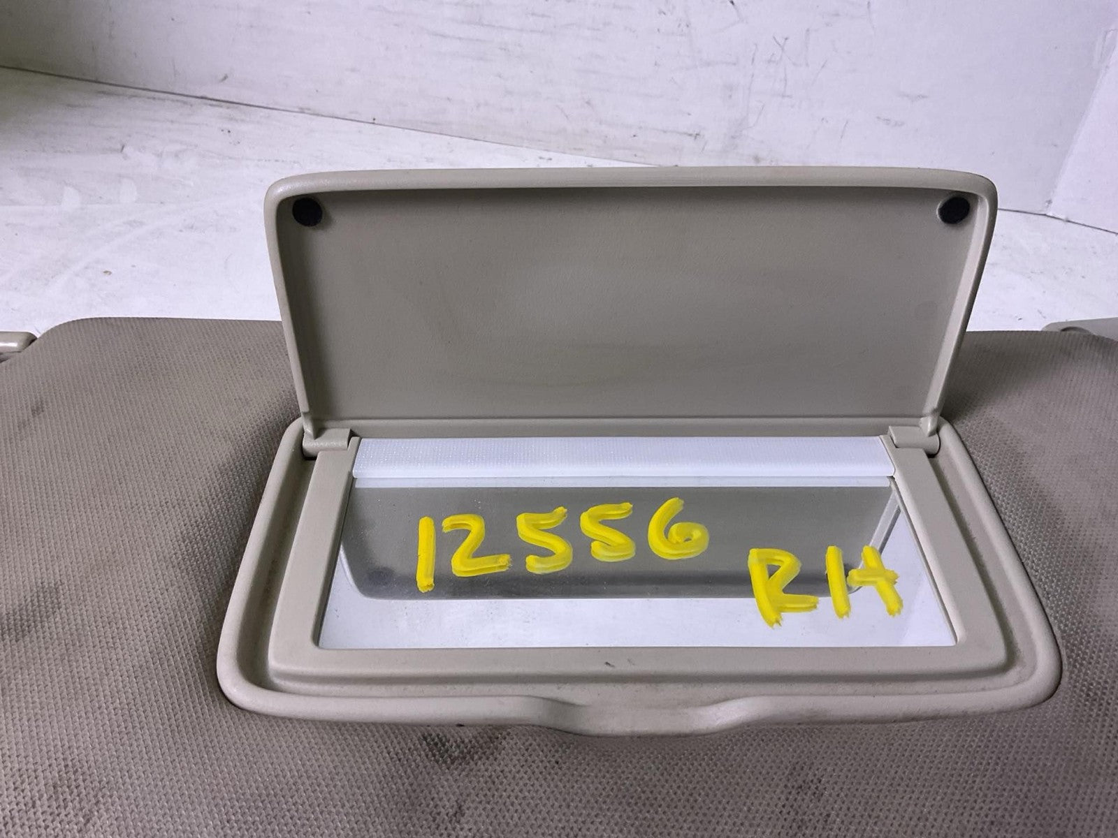 Sun Visor NISSAN ARMADA Right 04 05 06 07 08 09 10 11 12 13 14 151