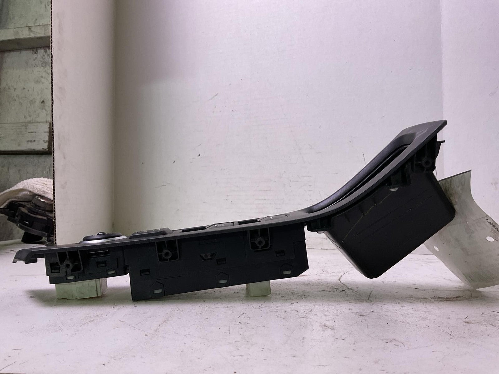 Door Switch Front HYUNDAI ELANTRA 14 15 163