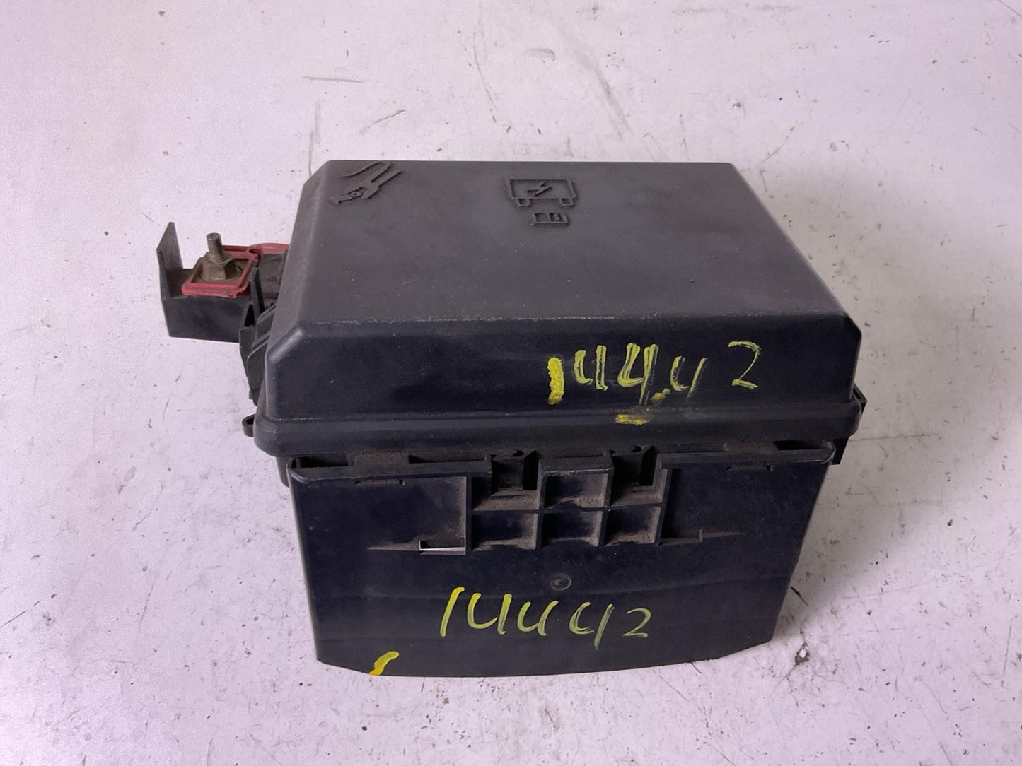 Engine Fuse Box DODGE CHARGER 083