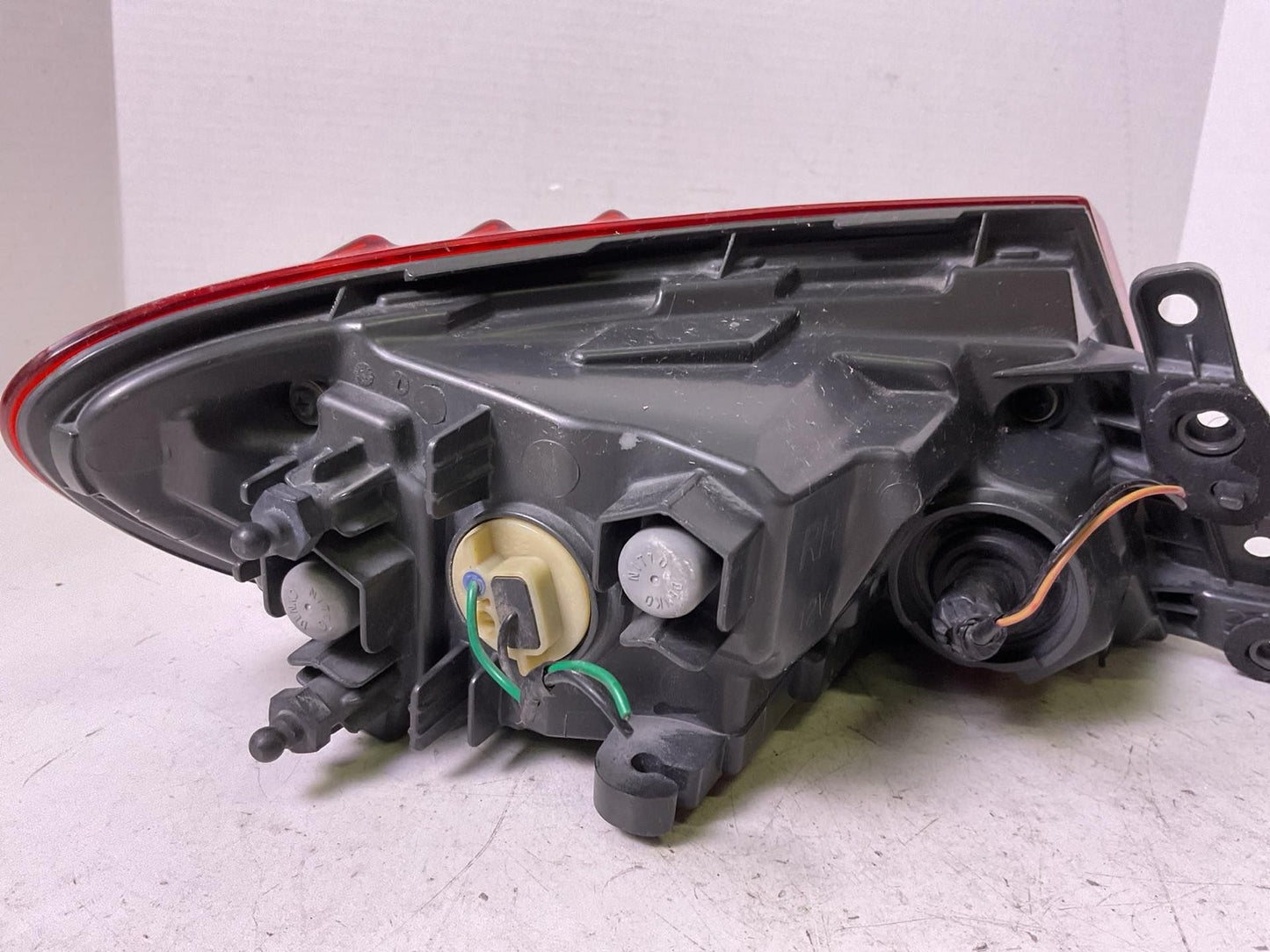 Tail Light Assembly CHRYSLER 200 Right 15 163