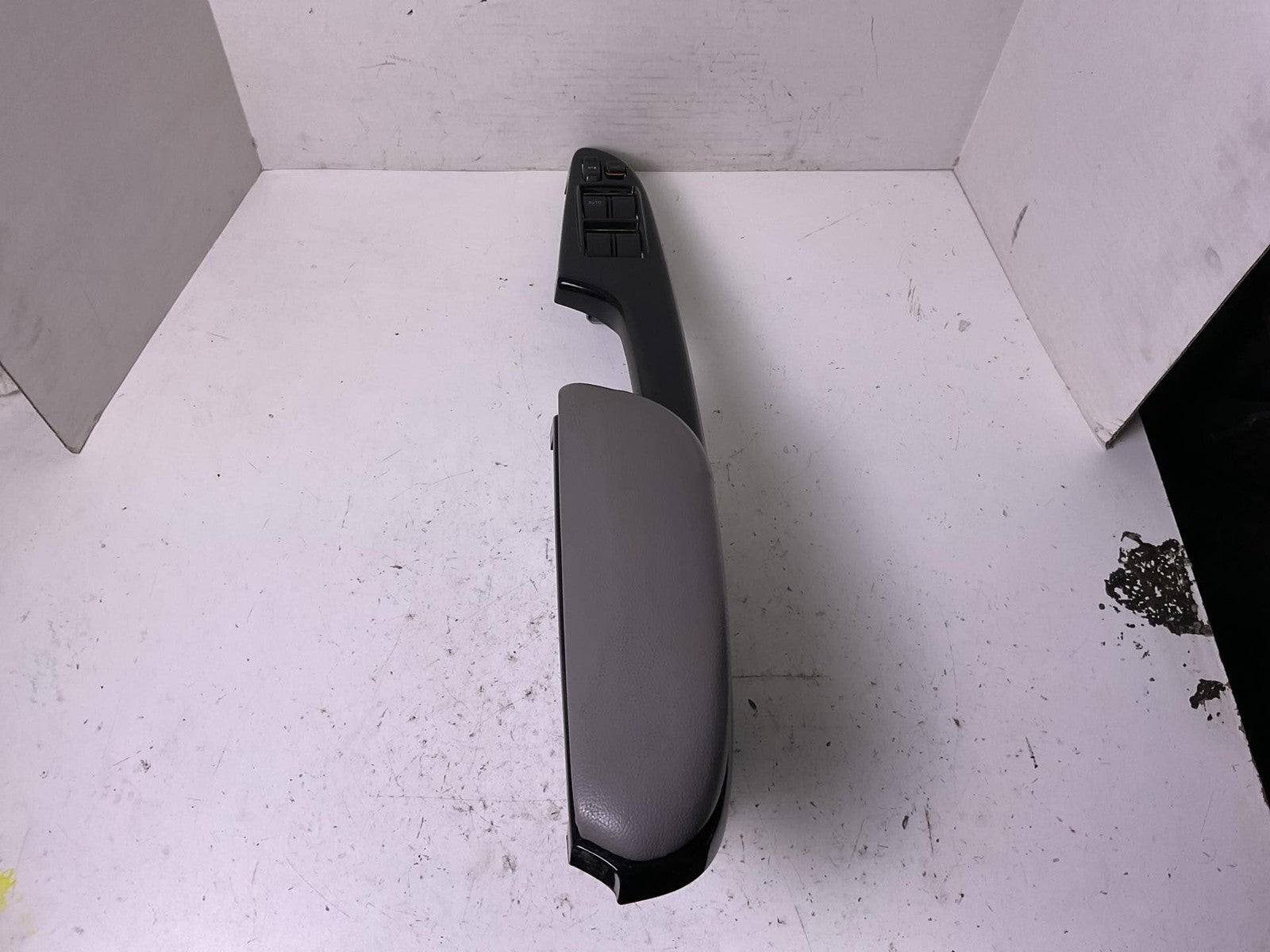 Door Switch Front TOYOTA SIENNA 04 05 06 07 08 09 100